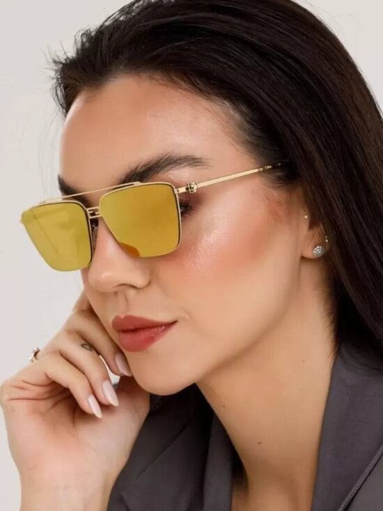 Fendi FE40110U 30L Square Sunglasses - Gold / Yellow Gold main image 8